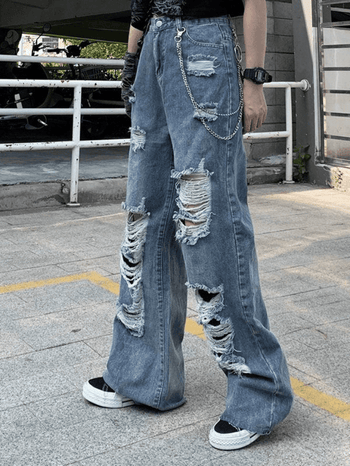 The Ultimate Guide to Super Ripped Jeans:
How to Style and Wear Them