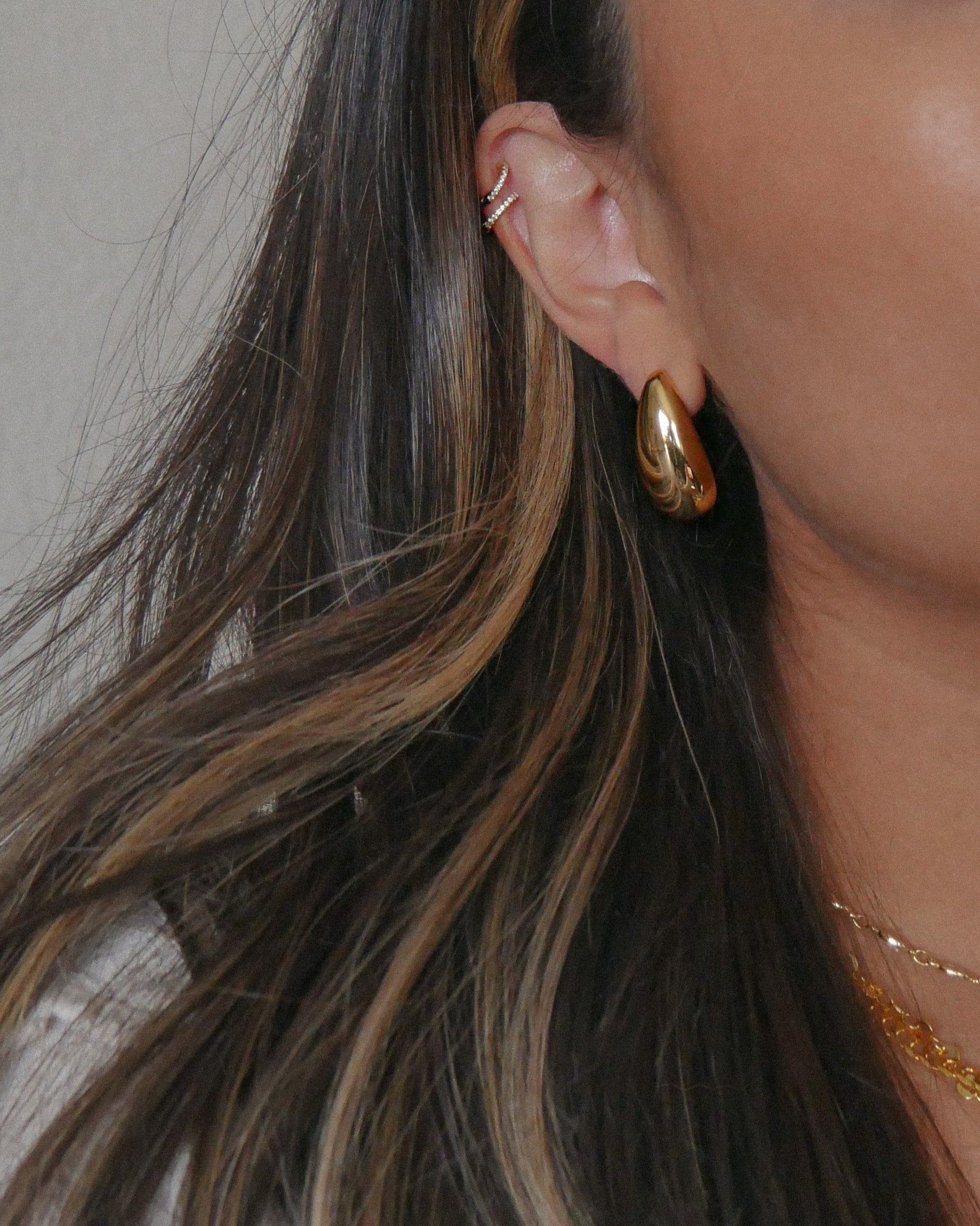 The History of Teardrop Earrings: From
Ancient Times to Modern Trends