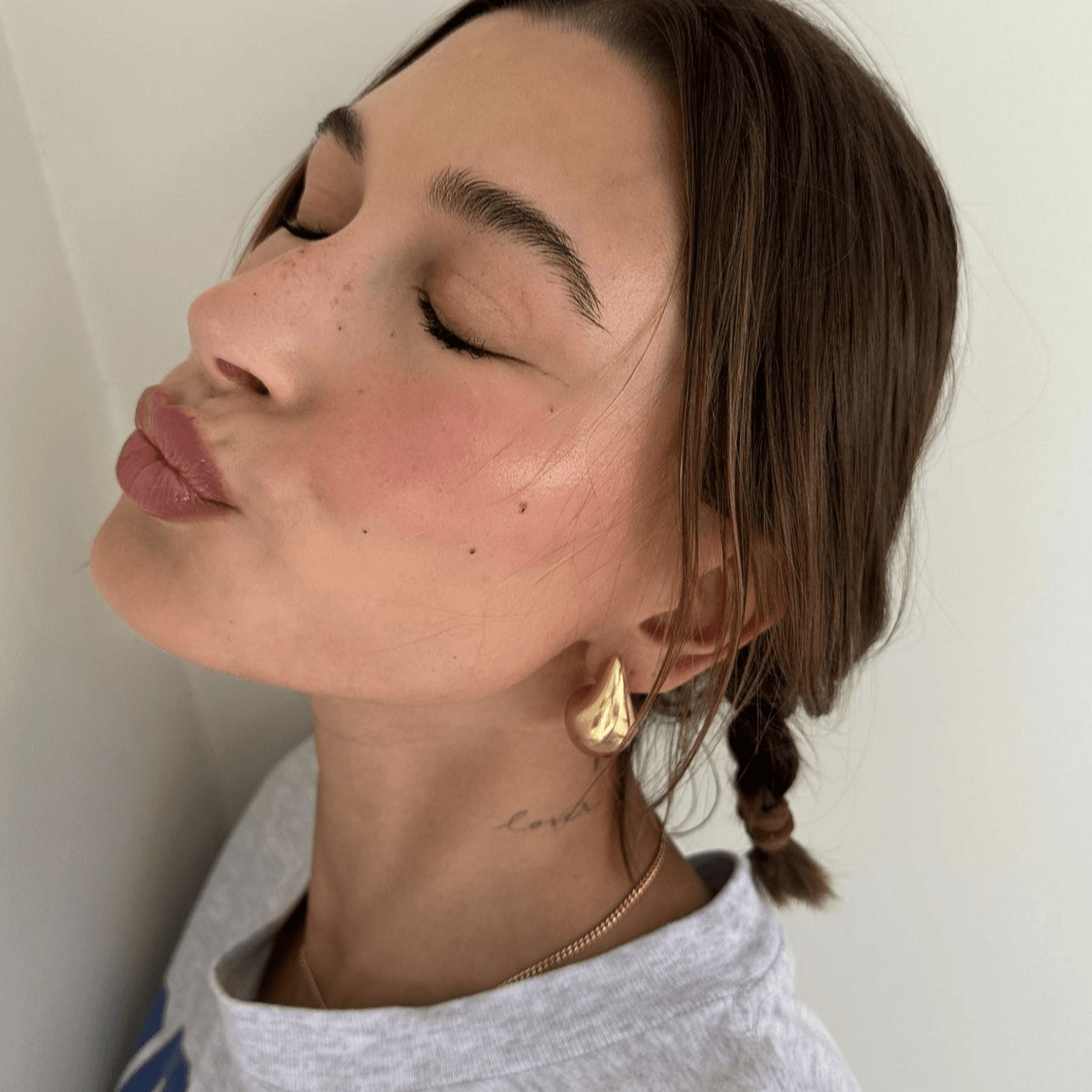 The History of Teardrop Earrings: From
Ancient Times to Modern Trends