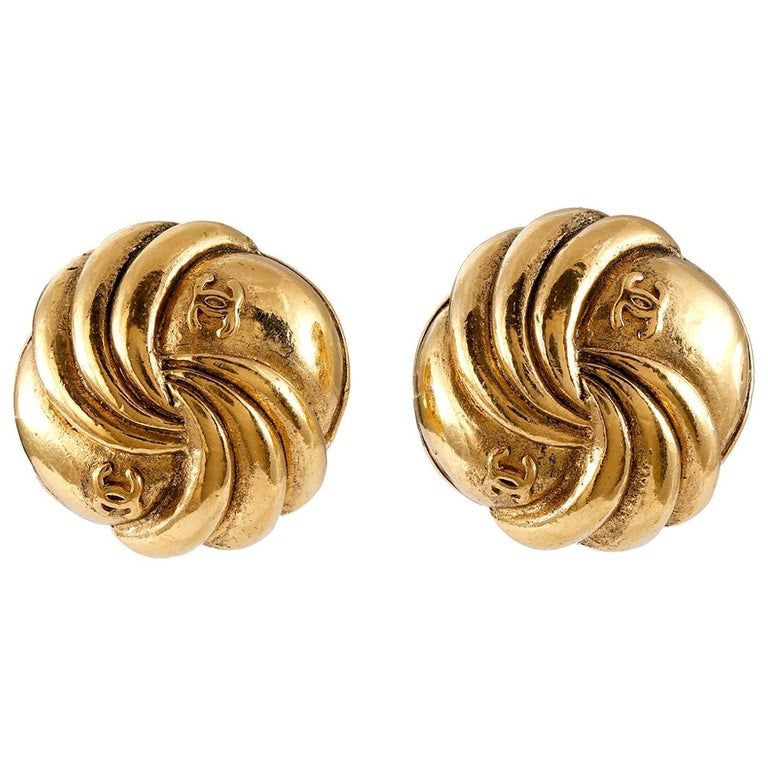 Get a stylish look with vintage earrings