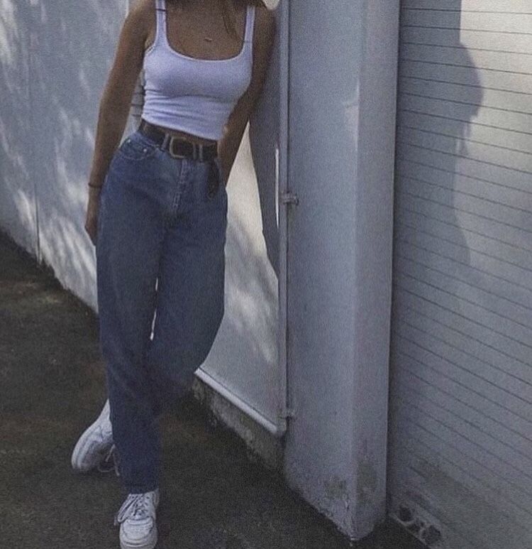 The Ultimate Guide to Styling Vintage Mom
Jeans