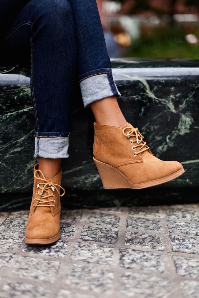 The Ultimate Guide to Styling Wedge Boots
This Season