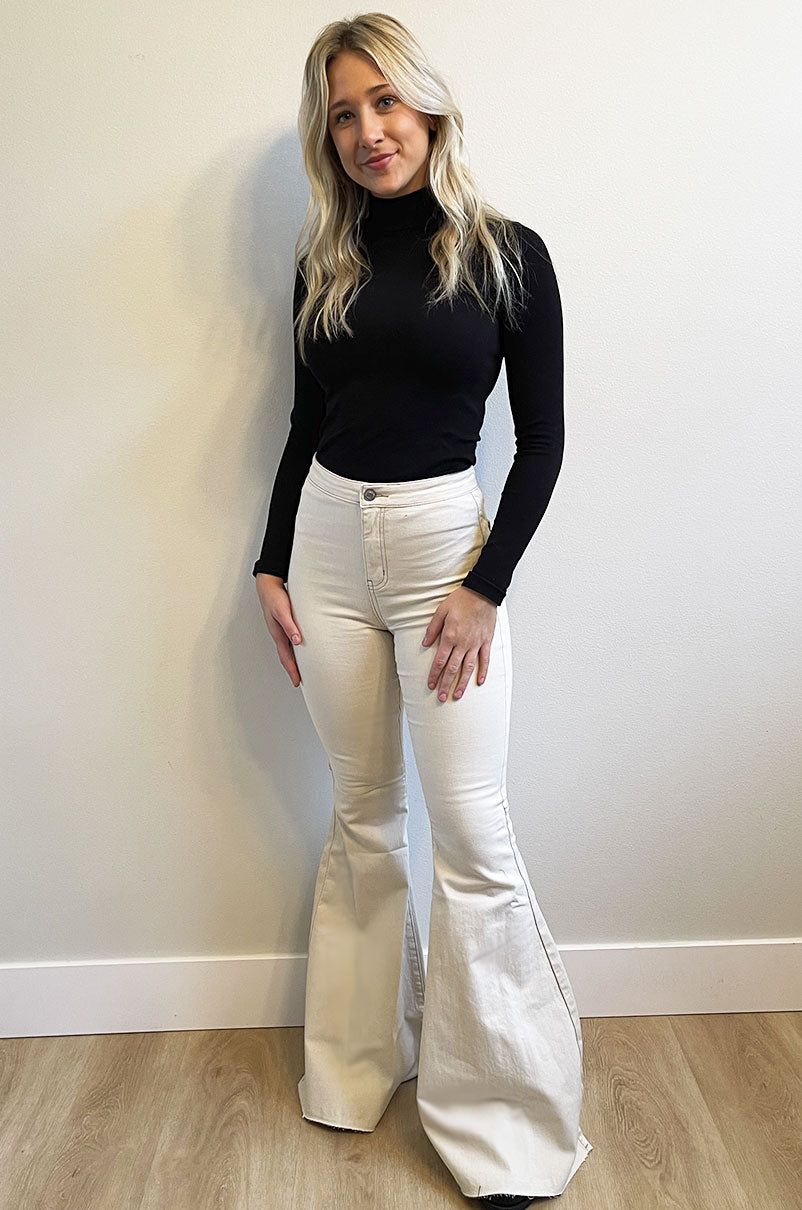 How to Wear White Bell Bottom Jeans: 15 Stylish & Lean Outfit Ideas
