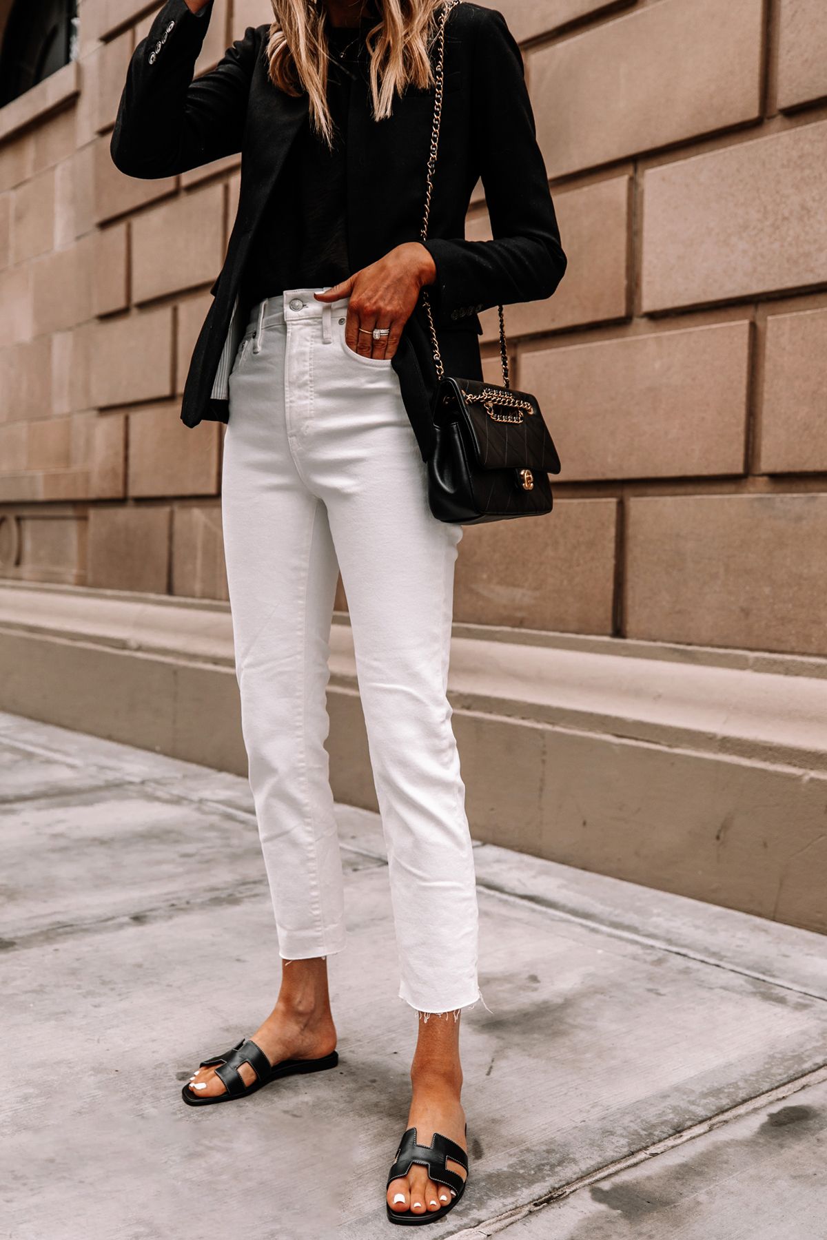 The Ultimate Guide to Styling White
Cropped Jeans for Every Season