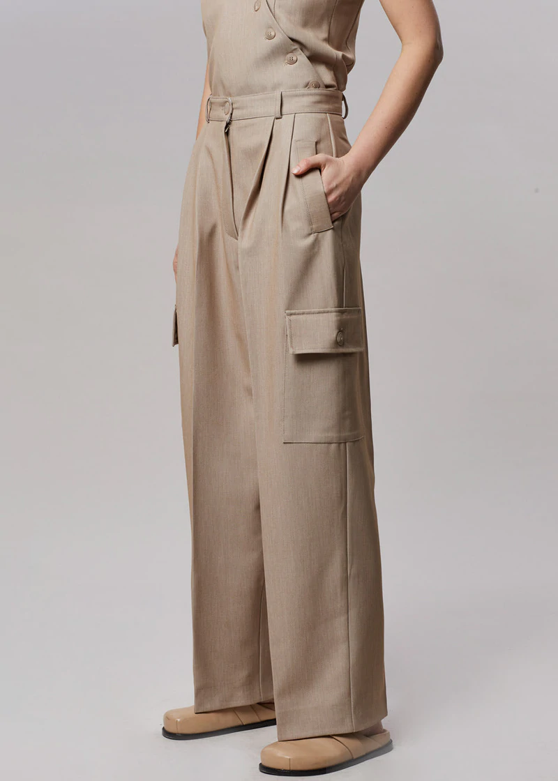 The Evolution of Women’s Cargo Pants:
From Utility Wear to Fashion Staple