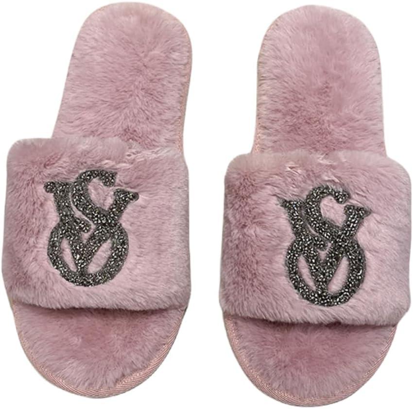 Cozy and Stylish: Discover Our Women's Slippers‍ Collection