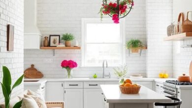 27 Ways to Embrace the Timeless Charm of a Farmhouse Kitchen in White