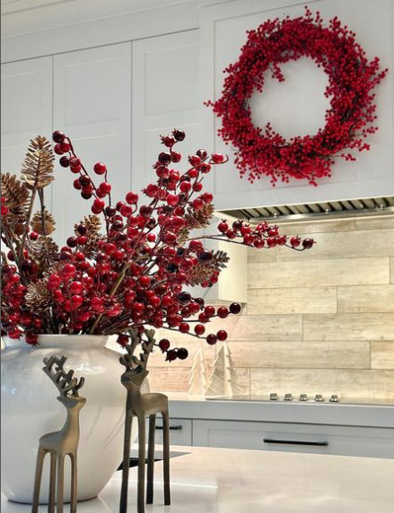 Ruby Berry Themed Christmas Dining Table