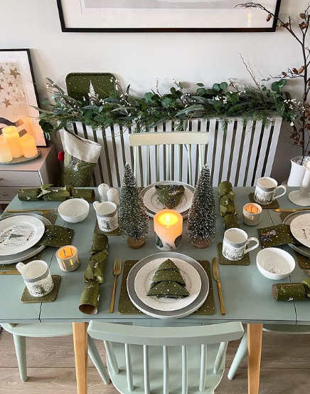 Forest Green Christmas Table