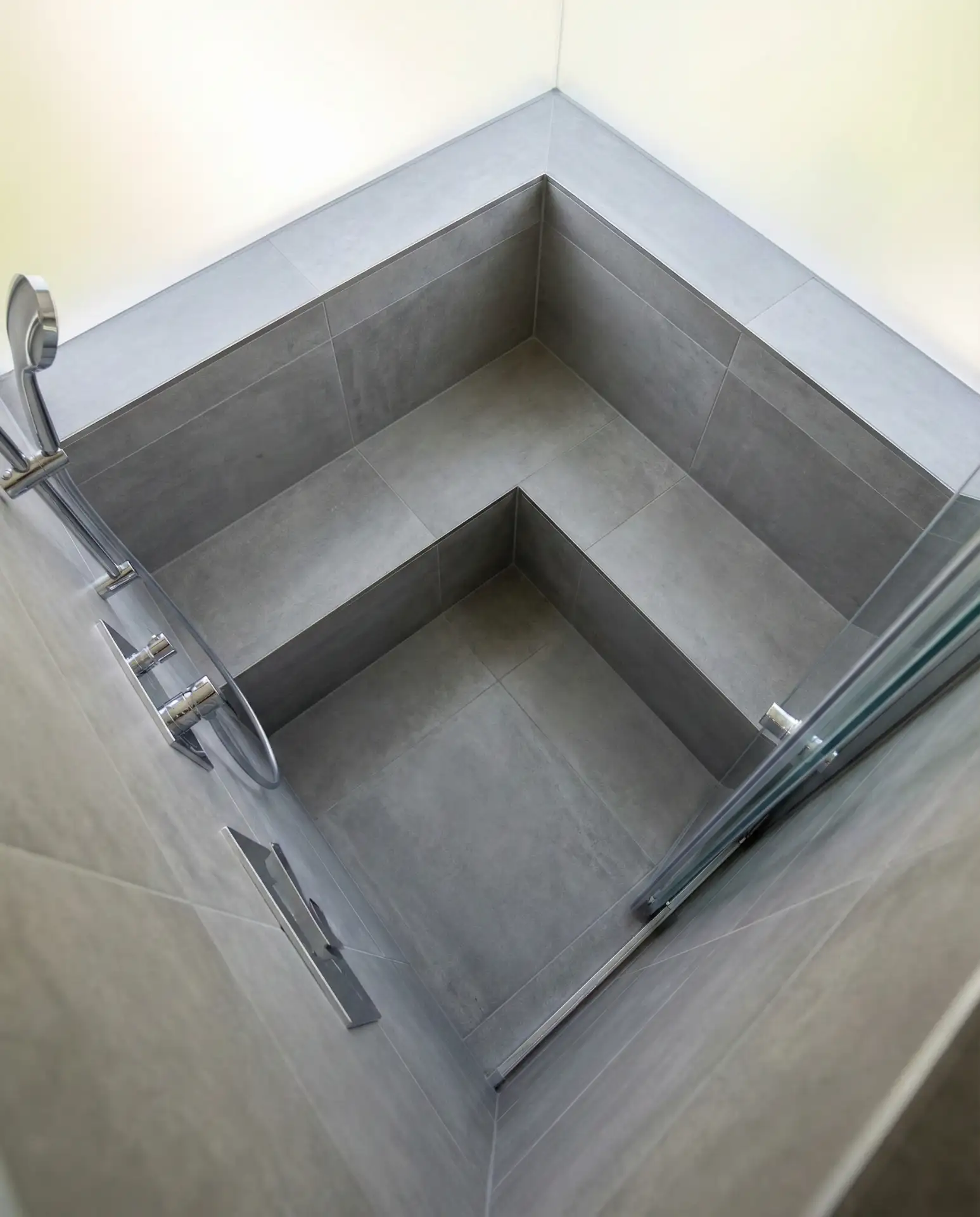 Small Corner Shower Bench