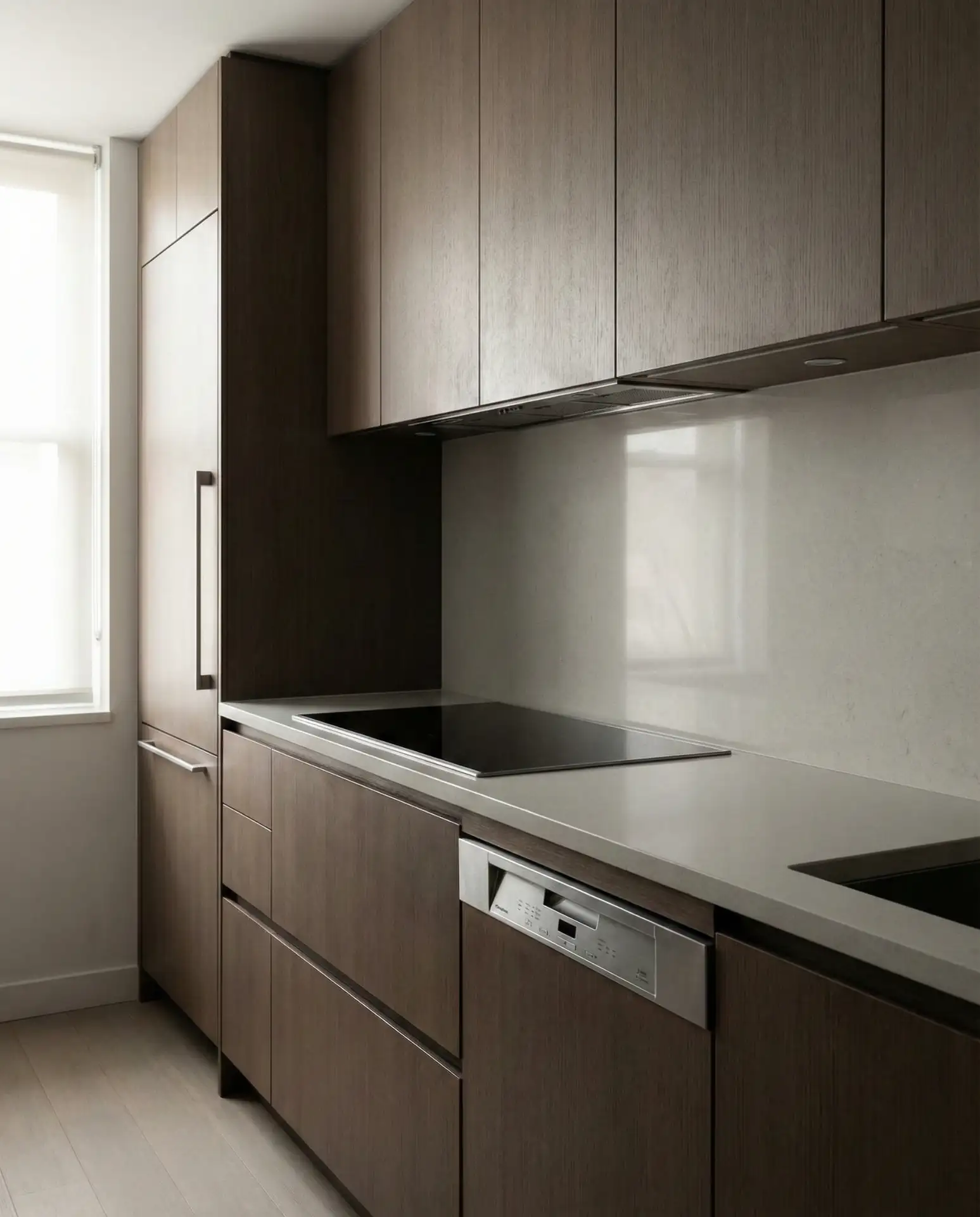 Expanding Narrow Galleys with Reflective Finishes