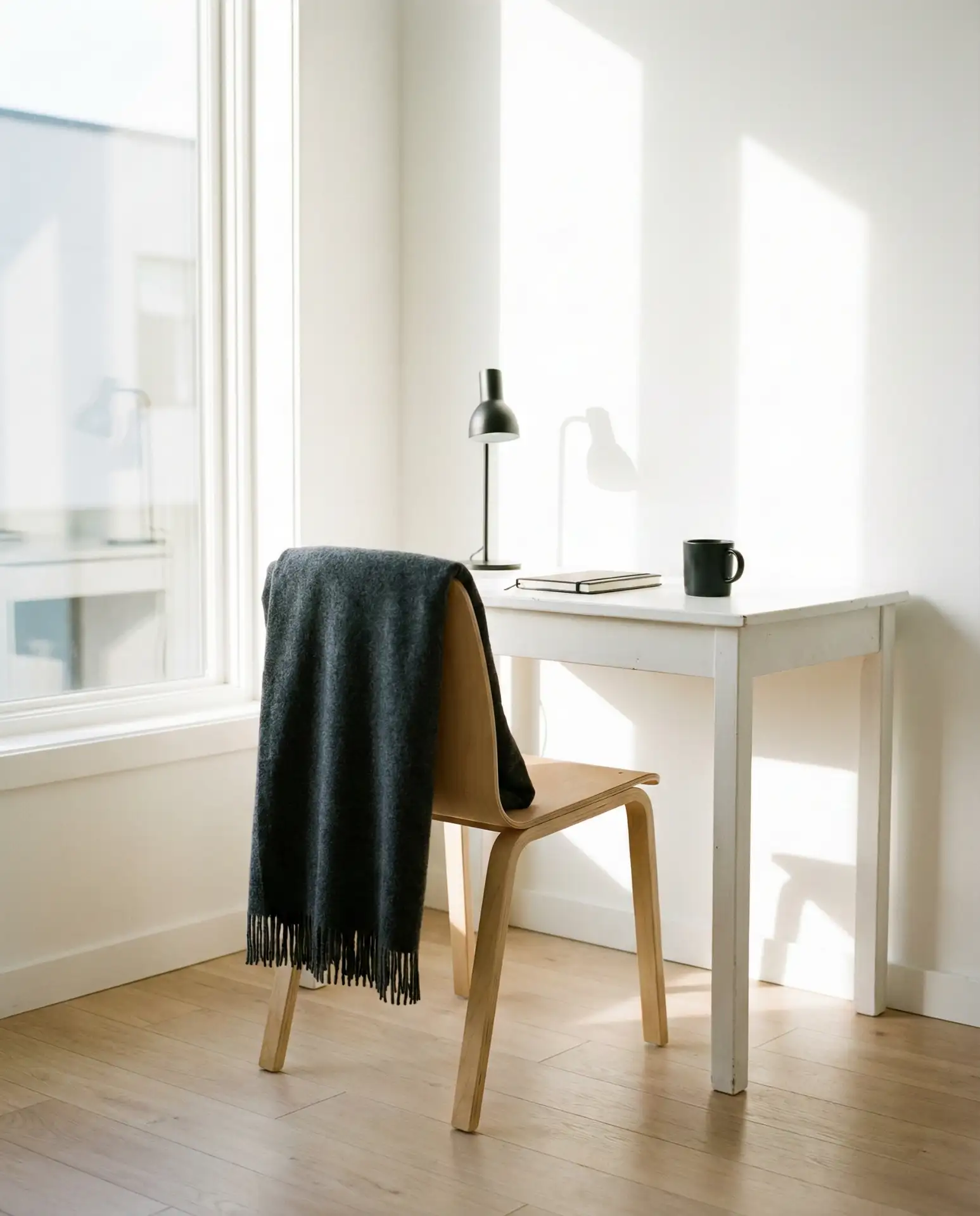 Minimal Scandinavian Light Box 1