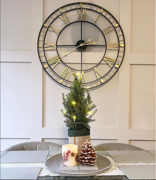 Understated Christmas Table Decor