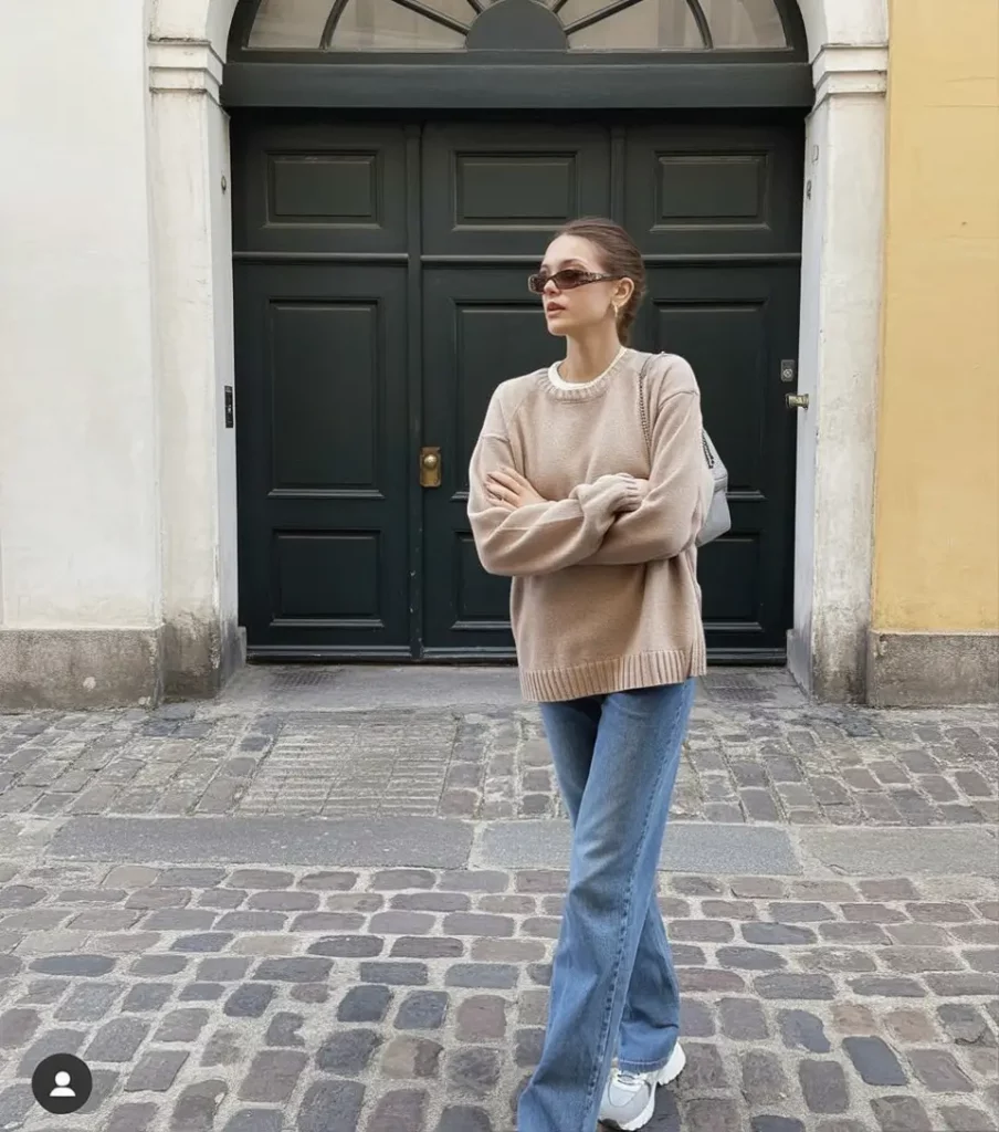Beige knit sweater with casual denim
