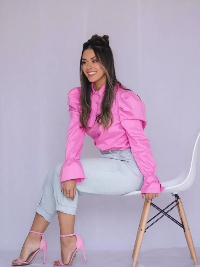 Bubblegum pink puff-sleeve top and light-wash jeans