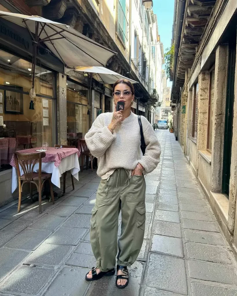 Casual cargo pants with knit and sandals